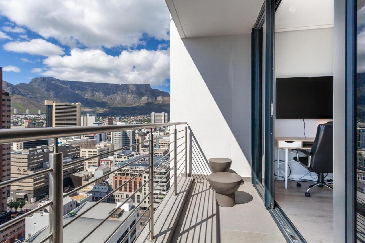 Luxurious 16 On Bree Studio Apartment - Harbour Views Cape Town Bagian luar foto